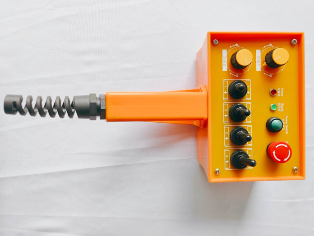 2個(gè)模擬量4個(gè)撥桿式工業(yè)遙控器